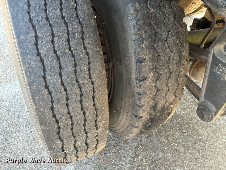 image for item EE7571 1997 East end dump trailer