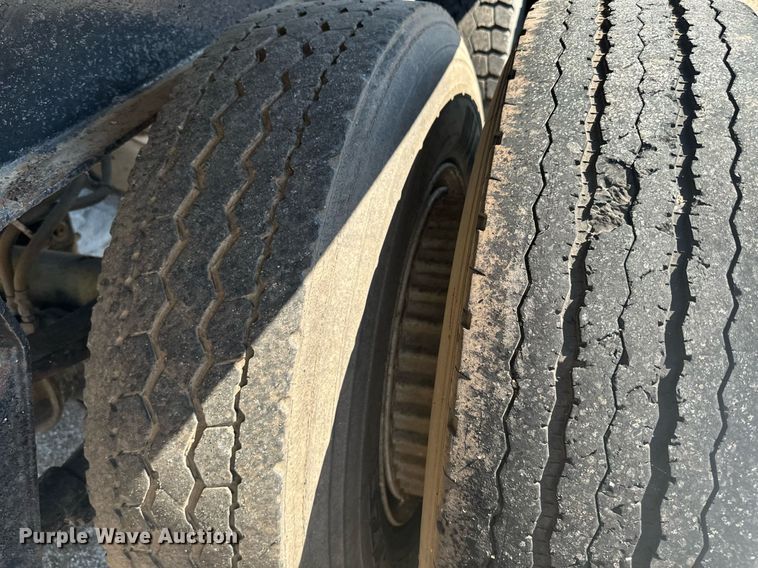 image for item EE7571 1997 East end dump trailer