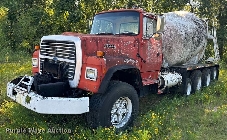 image for item EE7574 1994 Ford L9000 ready mix truck