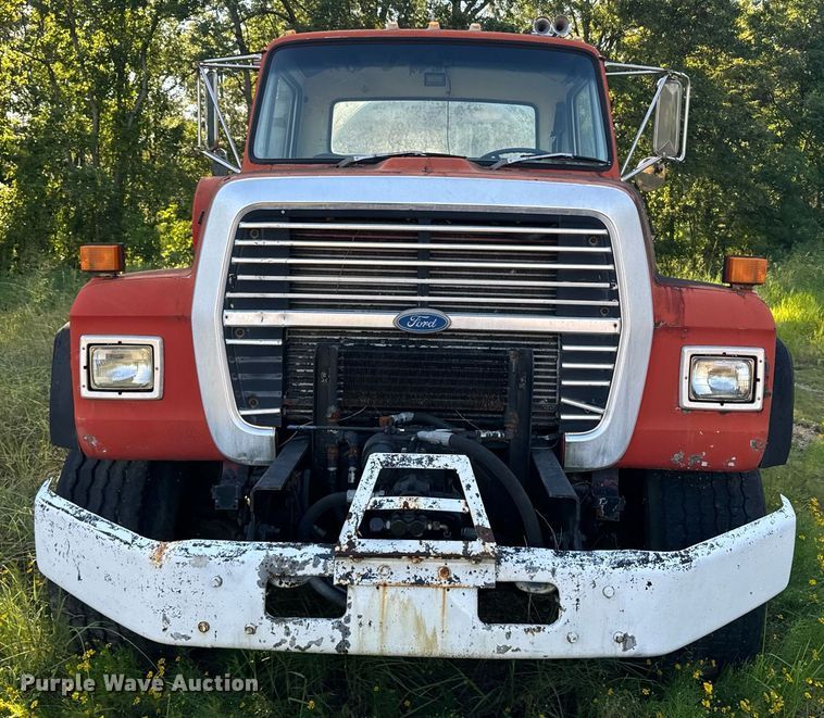image for item EE7574 1994 Ford L9000 ready mix truck