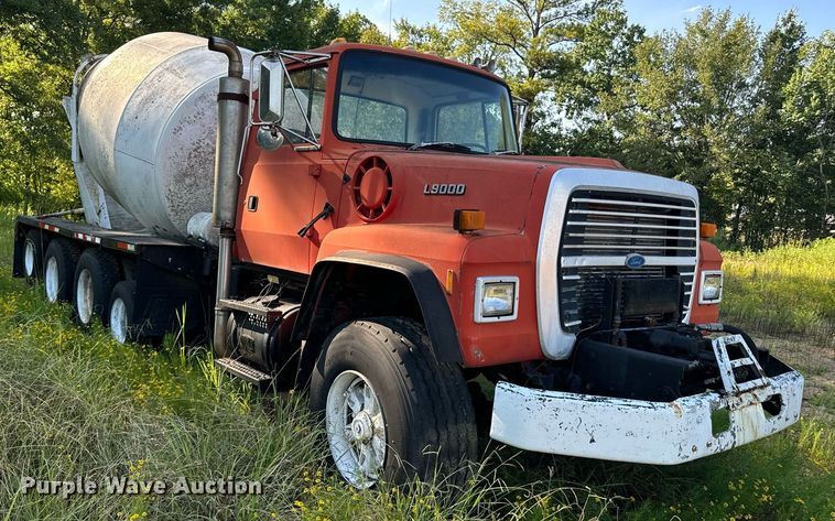 image for item EE7574 1994 Ford L9000 ready mix truck