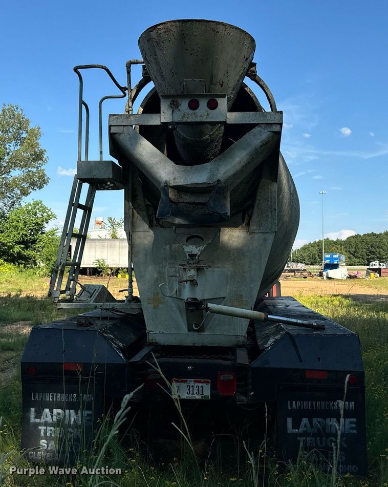 image for item EE7574 1994 Ford L9000 ready mix truck