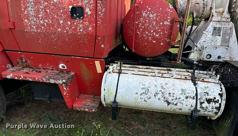 image for item EE7574 1994 Ford L9000 ready mix truck