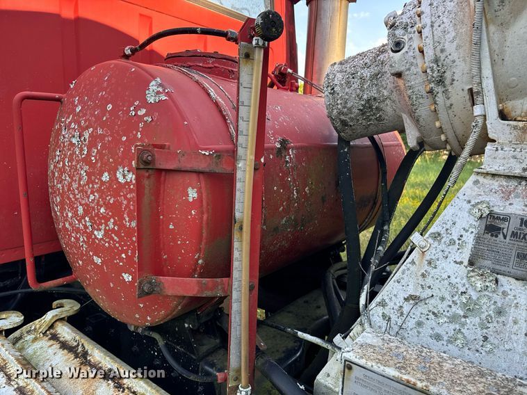 image for item EE7574 1994 Ford L9000 ready mix truck