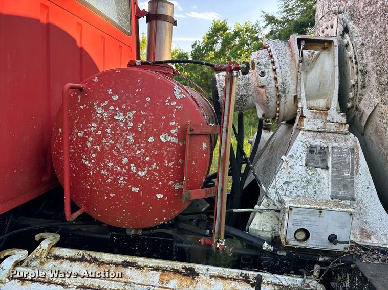 image for item EE7574 1994 Ford L9000 ready mix truck