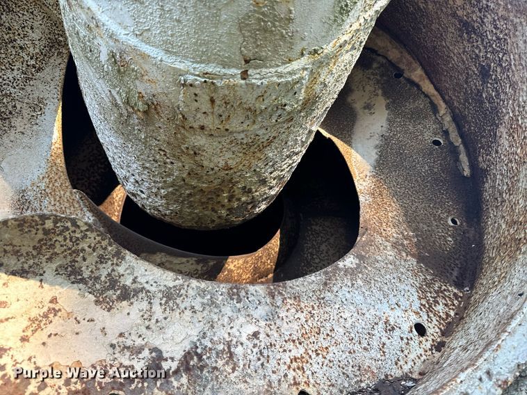 image for item EE7574 1994 Ford L9000 ready mix truck