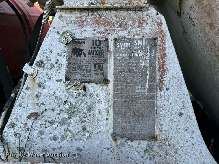 image for item EE7574 1994 Ford L9000 ready mix truck