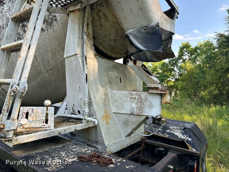 image for item EE7574 1994 Ford L9000 ready mix truck