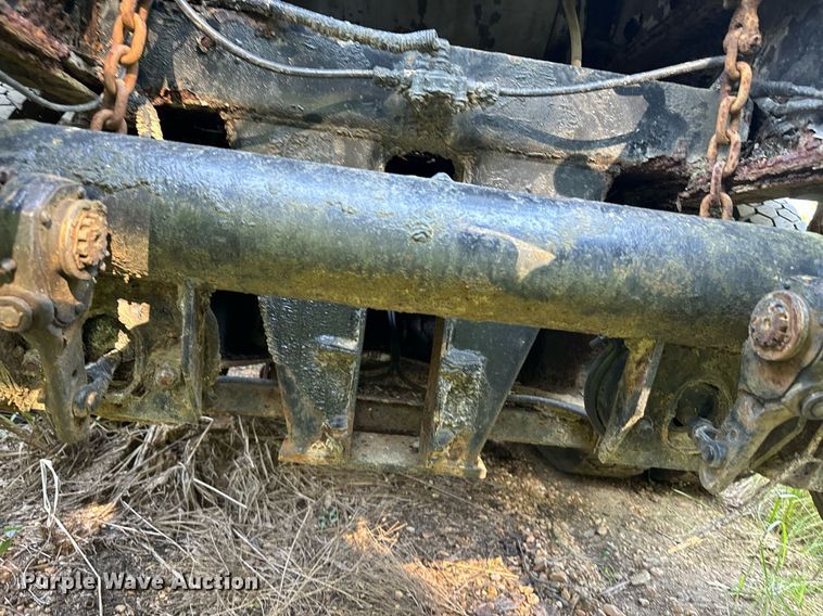 image for item EE7574 1994 Ford L9000 ready mix truck