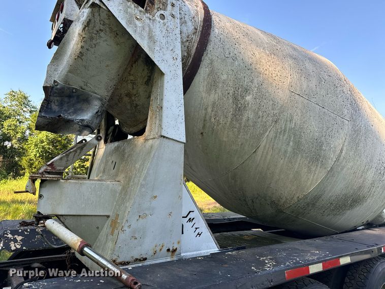 image for item EE7574 1994 Ford L9000 ready mix truck