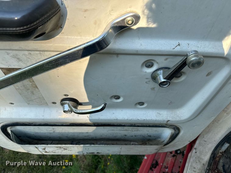 image for item EE7574 1994 Ford L9000 ready mix truck