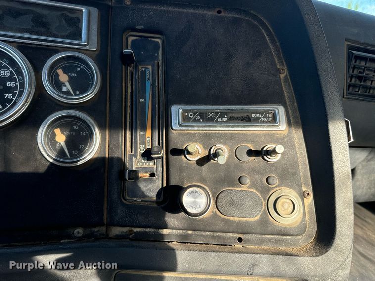 image for item EE7574 1994 Ford L9000 ready mix truck