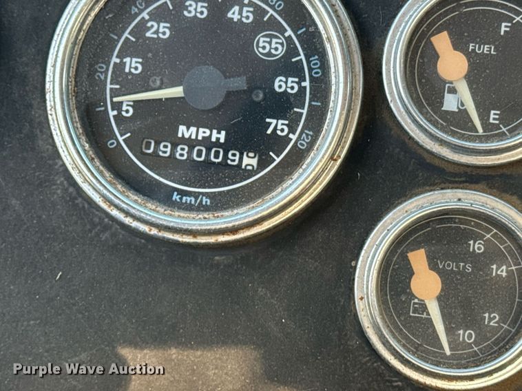 image for item EE7574 1994 Ford L9000 ready mix truck