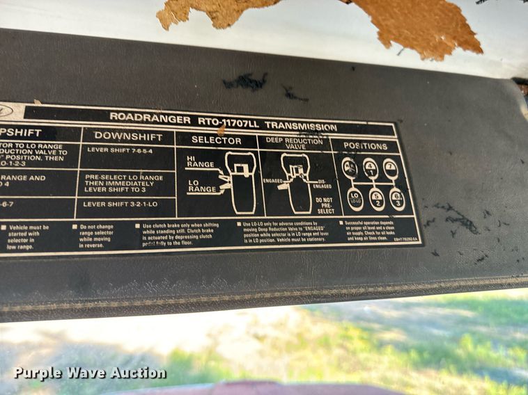 image for item EE7574 1994 Ford L9000 ready mix truck