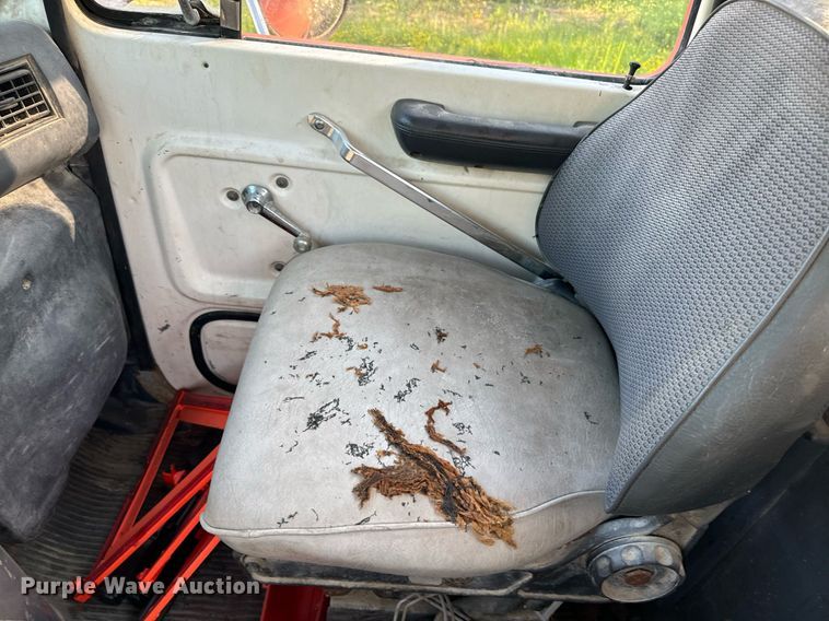 image for item EE7574 1994 Ford L9000 ready mix truck