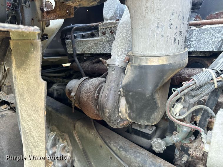 image for item EE7574 1994 Ford L9000 ready mix truck