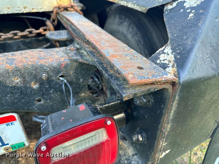 image for item EE7574 1994 Ford L9000 ready mix truck