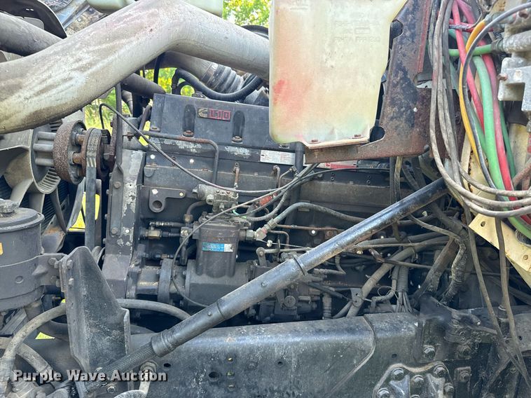 image for item EE7574 1994 Ford L9000 ready mix truck