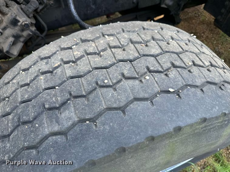 image for item EE7574 1994 Ford L9000 ready mix truck