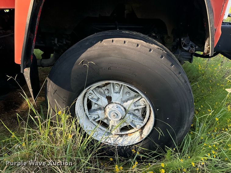 image for item EE7574 1994 Ford L9000 ready mix truck