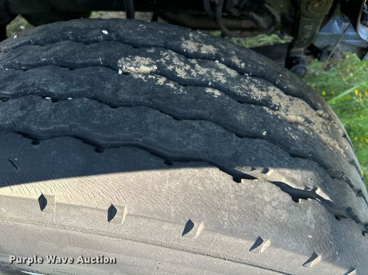 image for item EE7574 1994 Ford L9000 ready mix truck