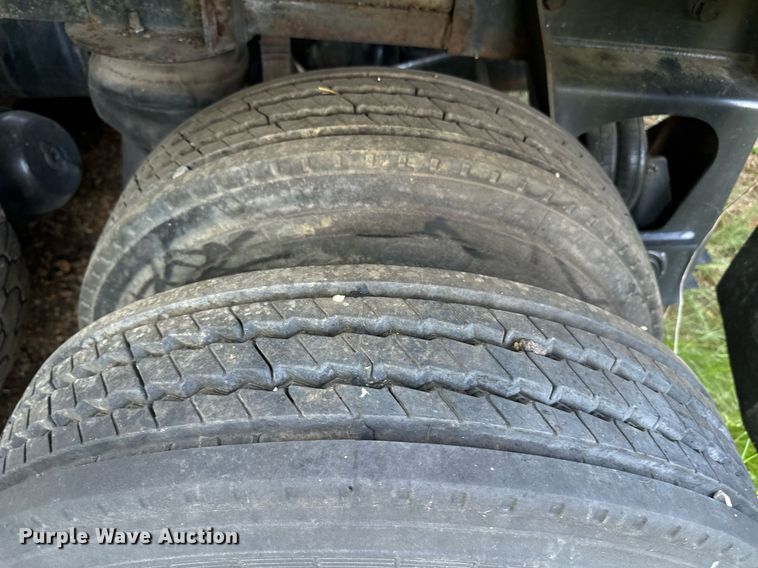 image for item EE7574 1994 Ford L9000 ready mix truck