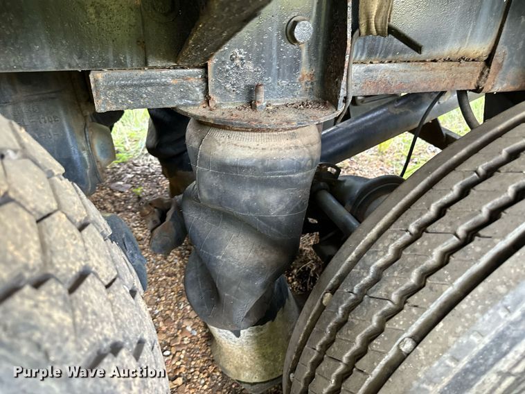 image for item EE7574 1994 Ford L9000 ready mix truck