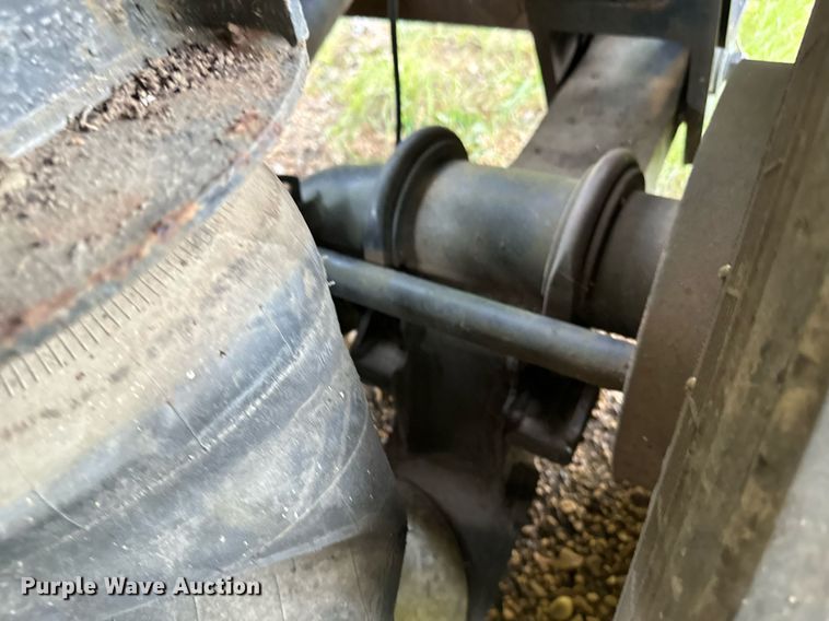 image for item EE7574 1994 Ford L9000 ready mix truck