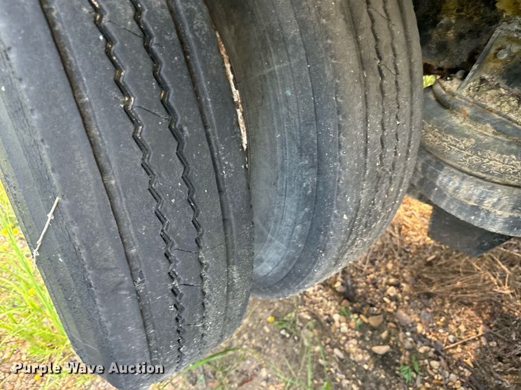 image for item EE7574 1994 Ford L9000 ready mix truck