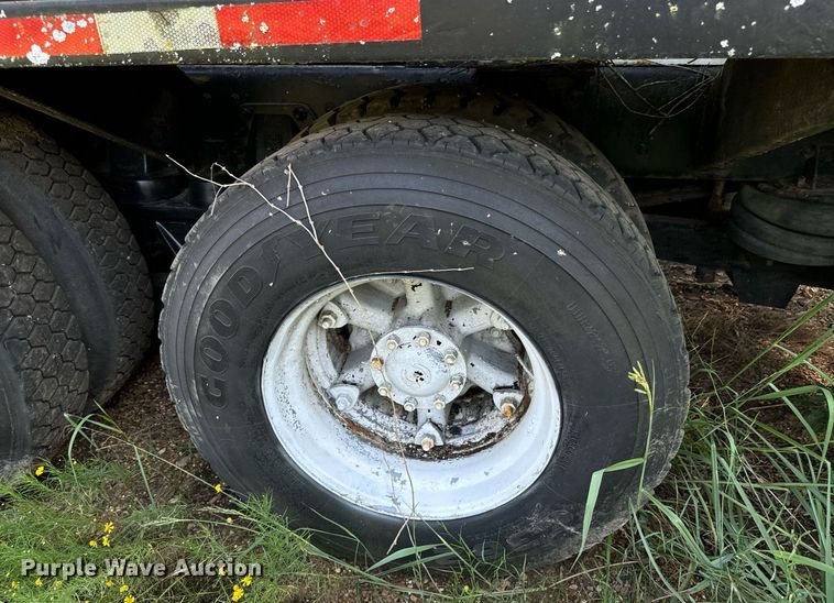 image for item EE7574 1994 Ford L9000 ready mix truck