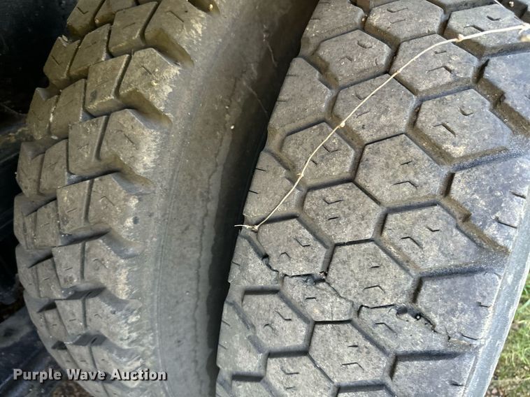 image for item EE7574 1994 Ford L9000 ready mix truck