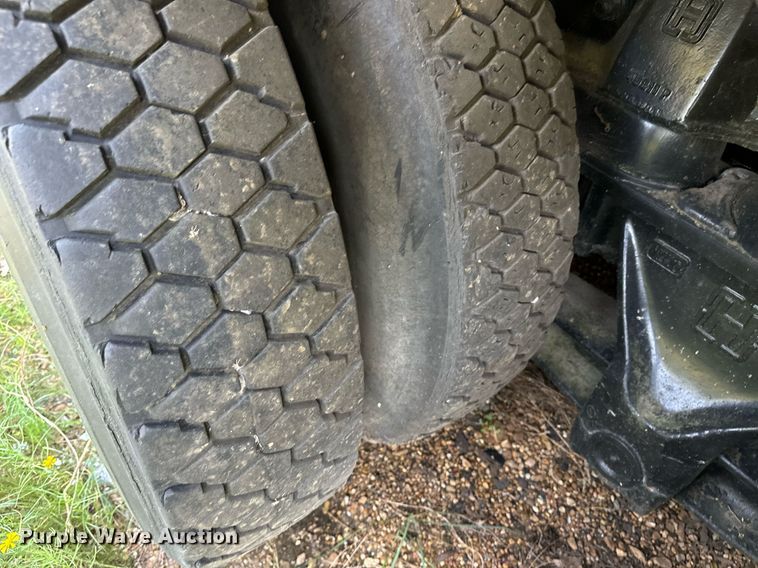 image for item EE7574 1994 Ford L9000 ready mix truck