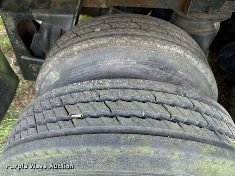 image for item EE7574 1994 Ford L9000 ready mix truck