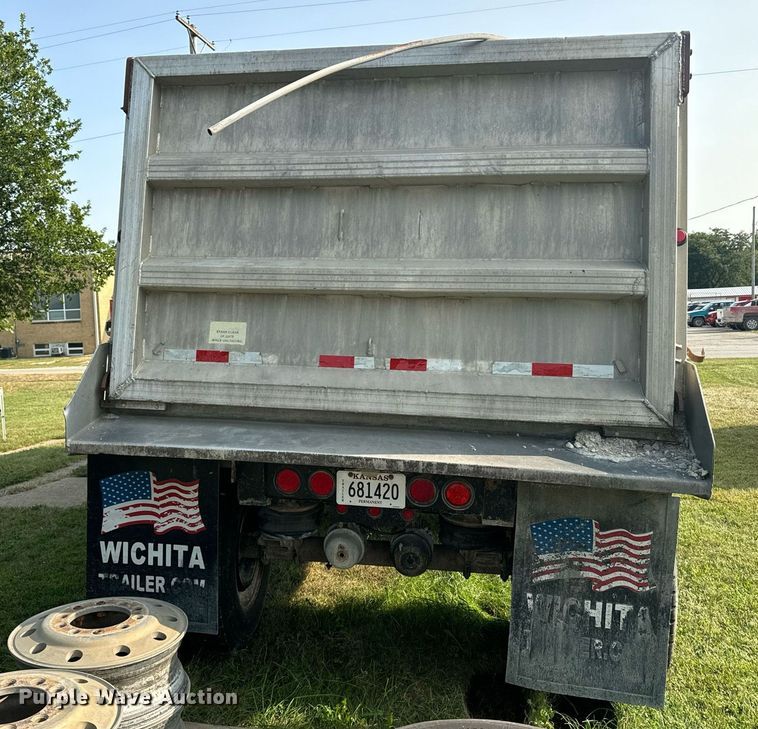 image for item EE7635 1997 Travis end dump trailer