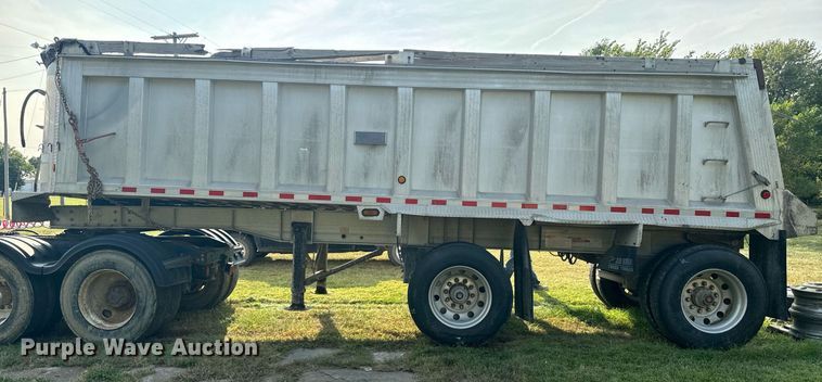 image for item EE7635 1997 Travis end dump trailer