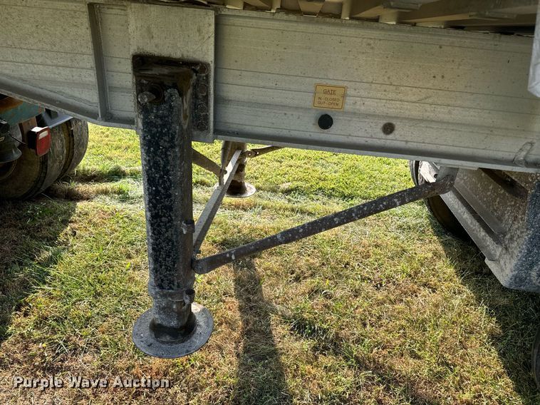 image for item EE7635 1997 Travis end dump trailer