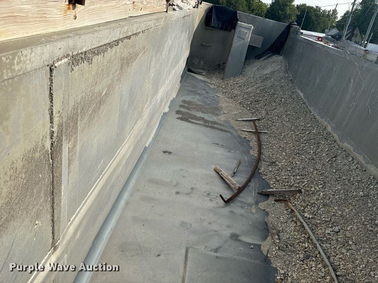 image for item EE7635 1997 Travis end dump trailer