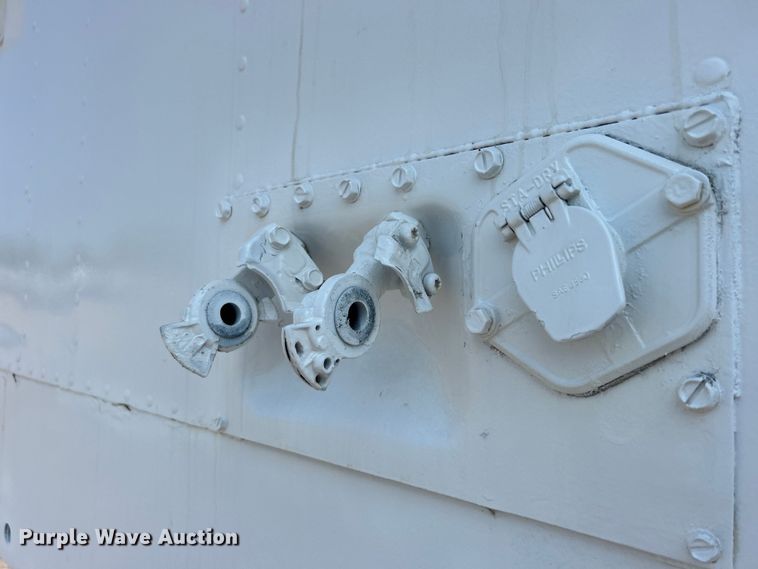 image for item EG0957 1986 Utility Trailer  VS2D dry van trailer