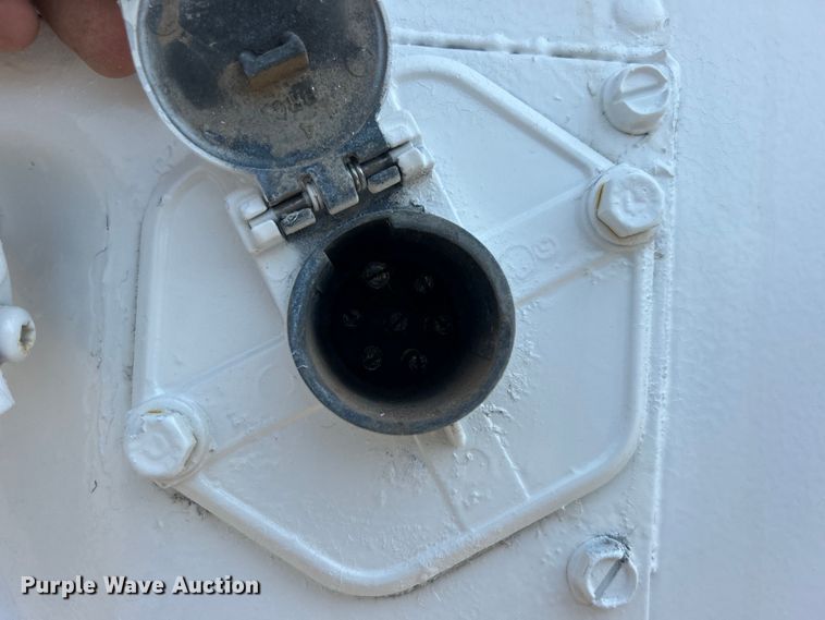 image for item EG0957 1986 Utility Trailer  VS2D dry van trailer