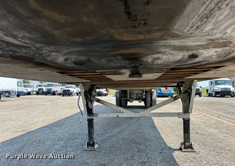 image for item EG0957 1986 Utility Trailer  VS2D dry van trailer