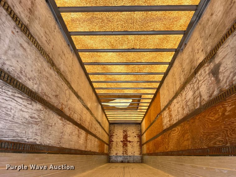 image for item EG0957 1986 Utility Trailer  VS2D dry van trailer