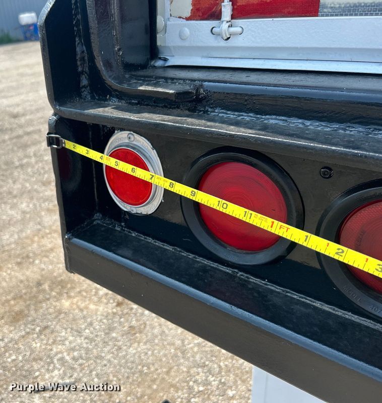 image for item EG0957 1986 Utility Trailer  VS2D dry van trailer