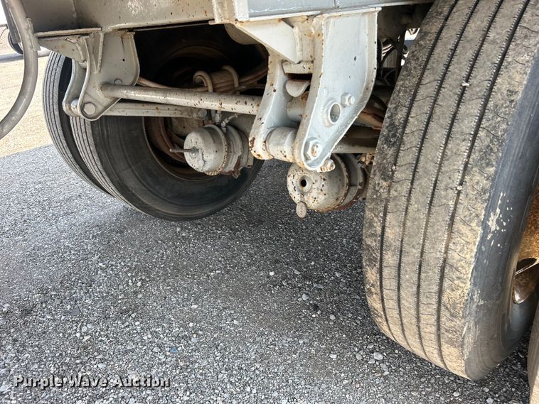 image for item EG0957 1986 Utility Trailer  VS2D dry van trailer