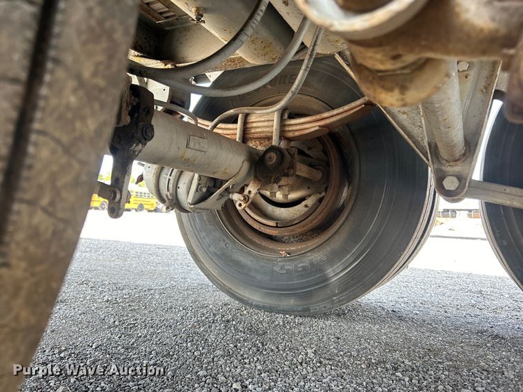 image for item EG0957 1986 Utility Trailer  VS2D dry van trailer