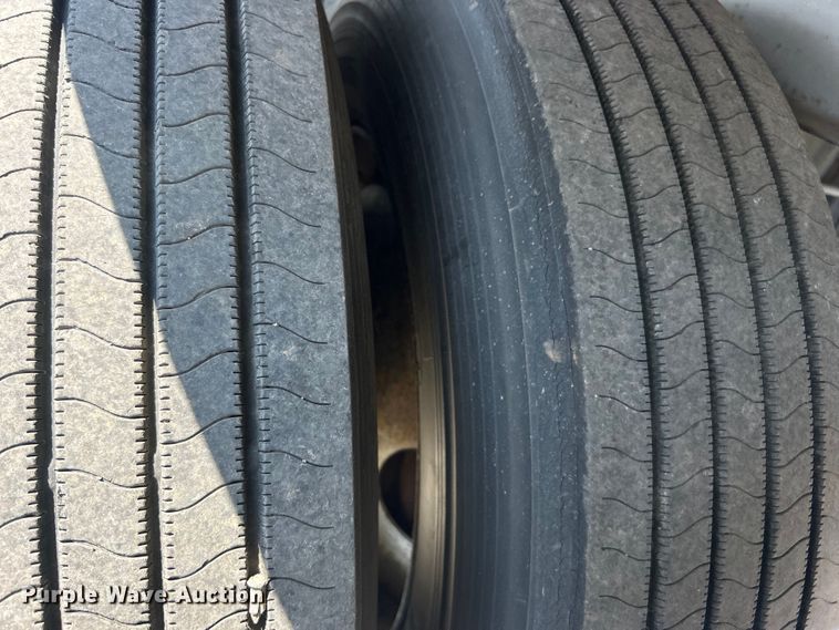 image for item EG0957 1986 Utility Trailer  VS2D dry van trailer