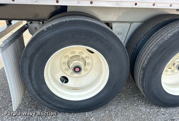 image for item EG0957 1986 Utility Trailer  VS2D dry van trailer