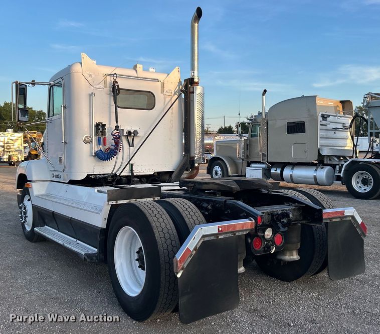 image for item EG0983 2000 Freightliner  FLD semi truck
