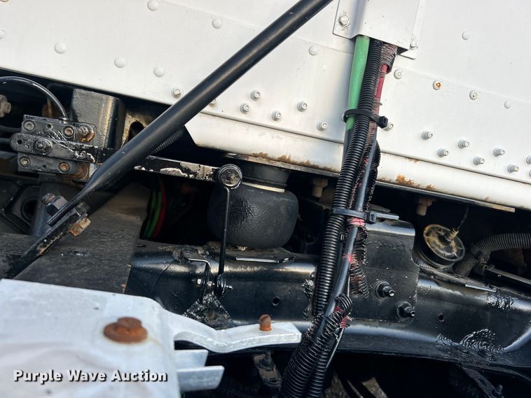 image for item EG0983 2000 Freightliner  FLD semi truck