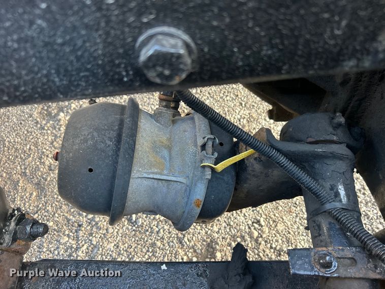 image for item EG0983 2000 Freightliner  FLD semi truck