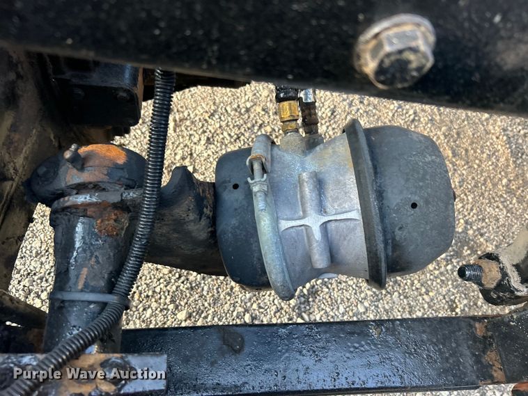 image for item EG0983 2000 Freightliner  FLD semi truck